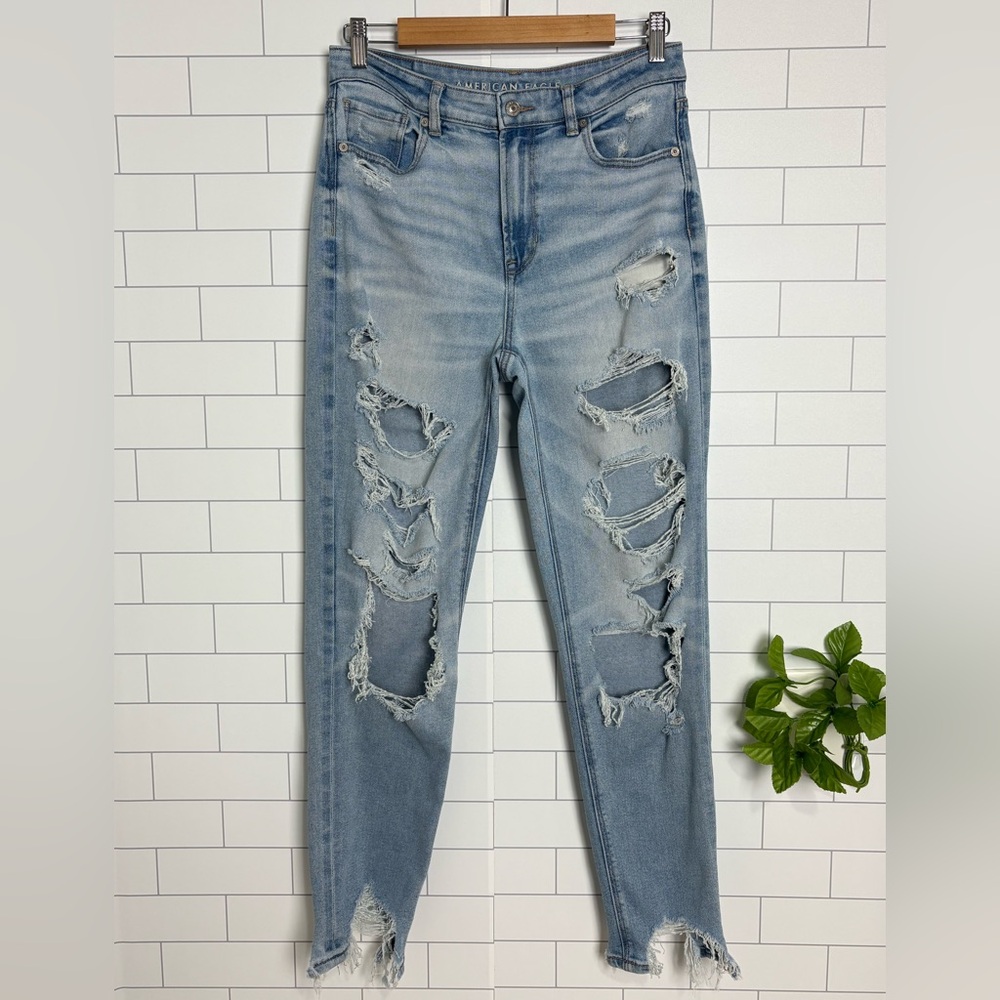 American Eagle Mom Jeans Size 8 Long Destroyed Light Wash Faded Denim High Rise